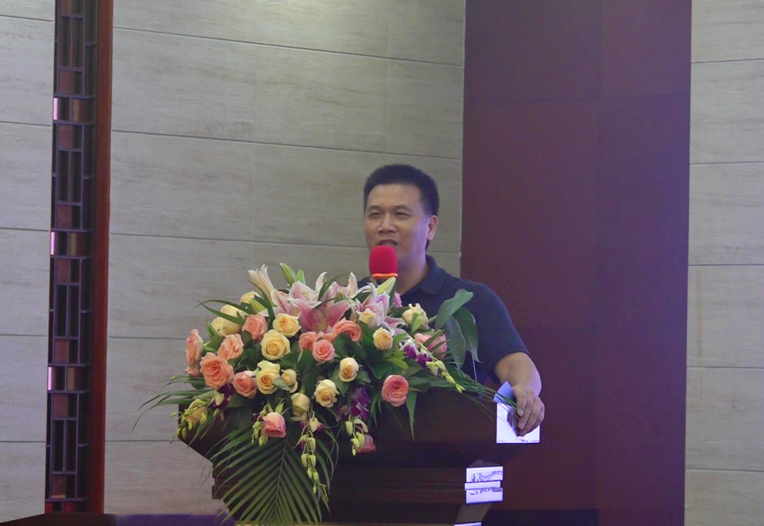 总公司总经理何祥文